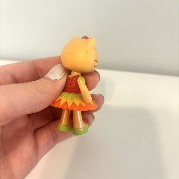 Hello Kitty with Sunflower Bow Sitting and Standing Figure - Picture 5 of 6